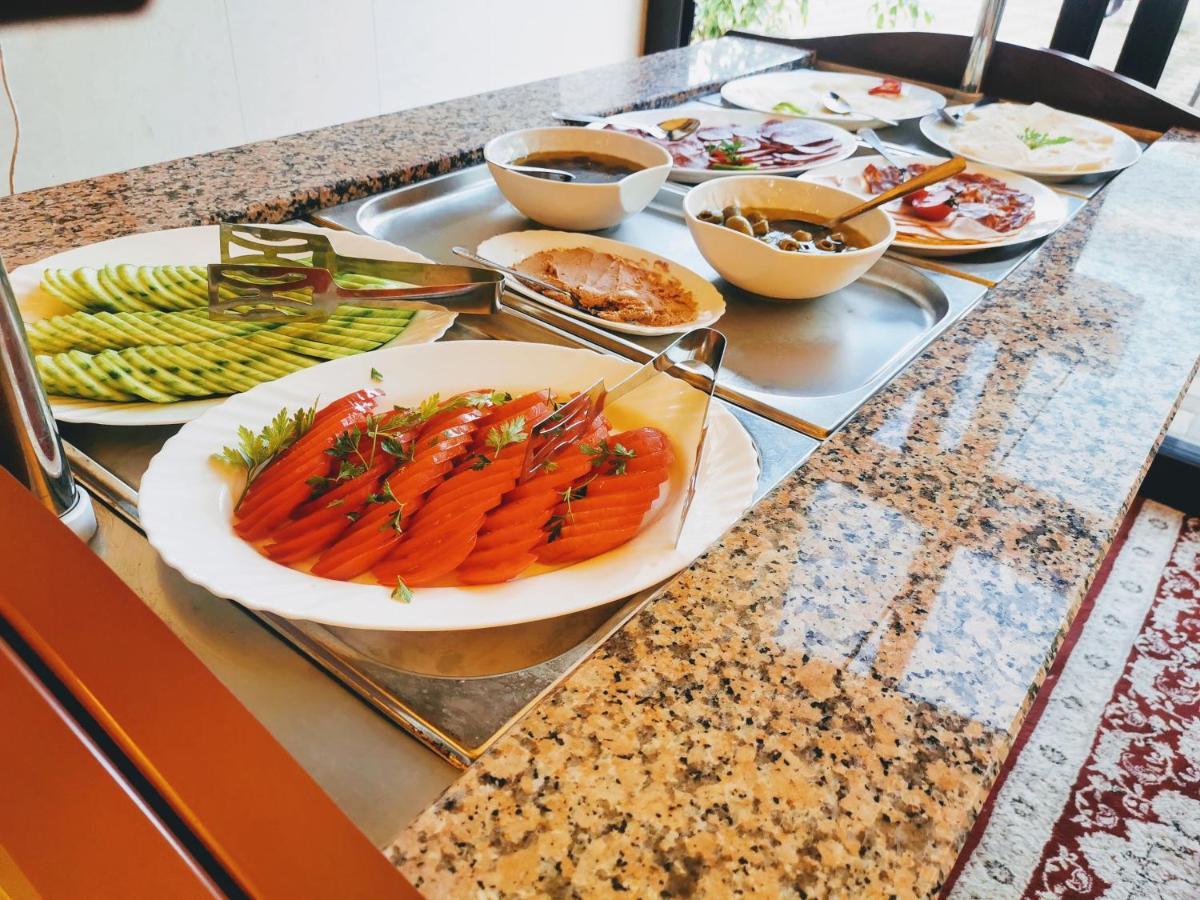Boutique Wellness Hotel Ambrosia เชอร์โนโมเรทส์ ภายนอก รูปภาพ